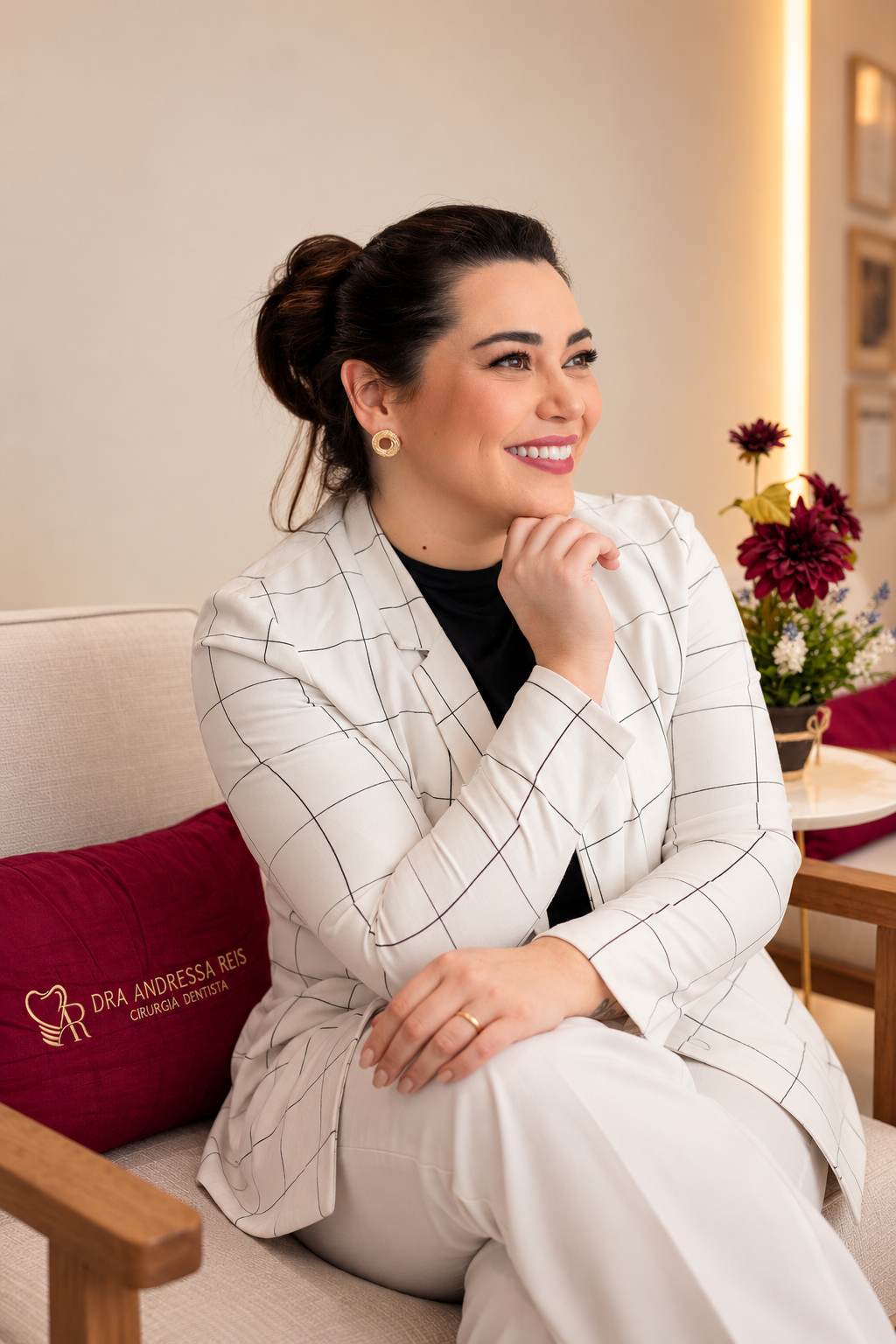 Dra. Andressa Reis no ambiente do consultório